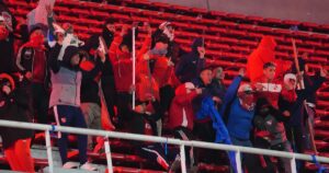 La Justicia trabaja para identificar a los barras de Independiente que agredieron a los hinchas chilenos y ya hay dos detenidos imagen-4