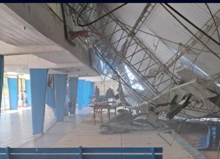 Cayó el techo del Club Regatas de Corrientes y «hay peligro de más derrumbes» imagen-10