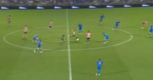 Video: el tremendo golazo de mitad de cancha que se dio en la primera ronda de la EFL Cup imagen-2