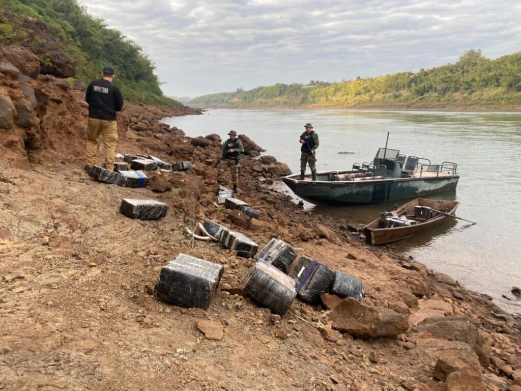 Prefectura incautó media tonelada de marihuana en Puerto Libertad imagen-5