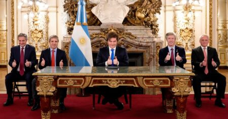 Javier Milei acusó a la oposición de querer "quebrar la economía" y pidió el voto para avanzar a mayor velocidad imagen-10