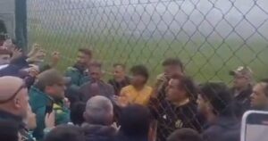 Los detalles del tenso cruce entre hinchas de Aldosivi y Farré imagen-2