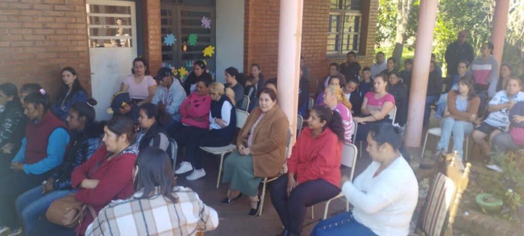 San Javier: Más de 100 padres de la Escuela Especial N.° 14 reclamaron personal de servicio, insumos y pensiones para los alumnos imagen-5