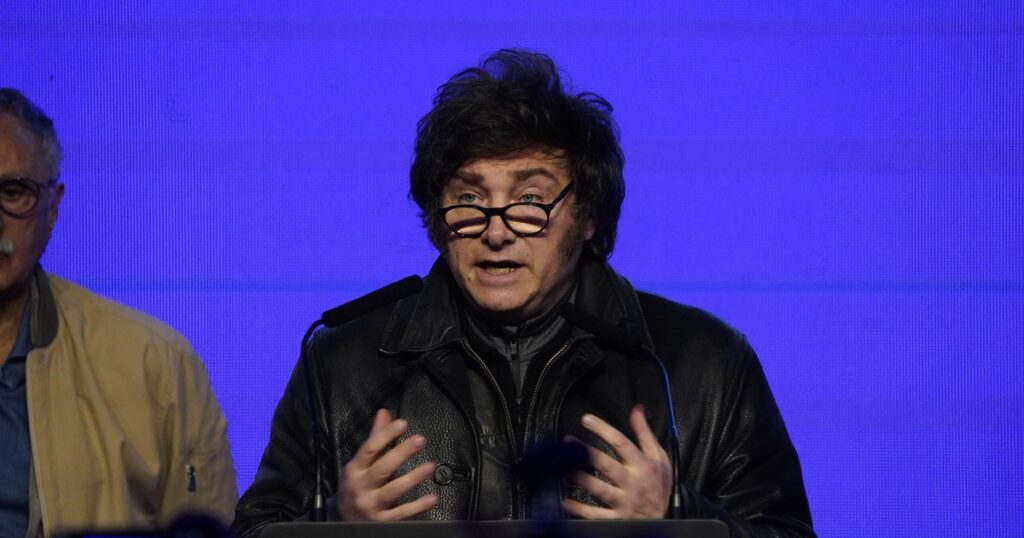 Javier Milei volvió a hablar sobre una eventual dolarización: "Habría que hacer una consulta popular vinculante" imagen-3