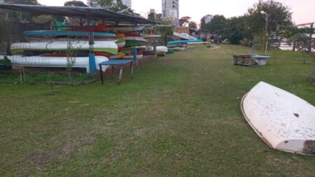 La EBY intimó a clubes náuticos y al Liceo Storni a desalojar predios ribereños al río Paraná «en un plazo perentorio» imagen-12
