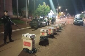 Contrabandistas intentaron fugarse y la Policía los interceptó con cigarrillos por más de 7 millones imagen-4