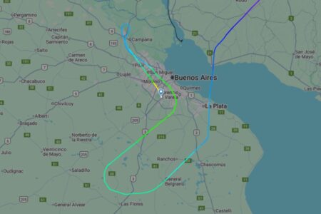 Un avión de Ethiopian Airlines sobrevoló el Conurbano a baja altura por una emergencia imagen-7