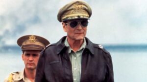 "Estoy casi agotado y siento que el final se acerca": hace 43 años, este legendario actor protagonizó solo por dinero una olvidada película bélica imagen-2