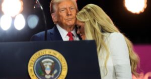 Donald Trump habló en el funeral de Charlie Kirk ante 73 mil personas y lo definió como uno de "los más grandes patriotas" imagen-2