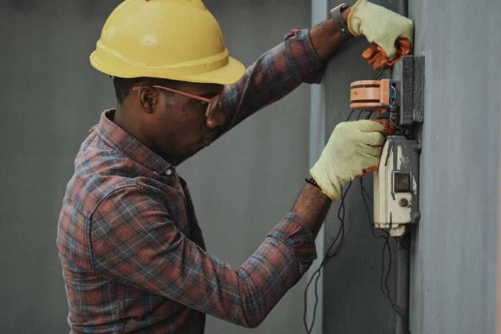 Cuánto cobra un electricista en Nueva York en octubre de 2025 imagen-100