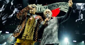 El (auto) homenaje de Los Auténticos Decadentes a los 30 años de su famoso disco lleno de hits imagen-2