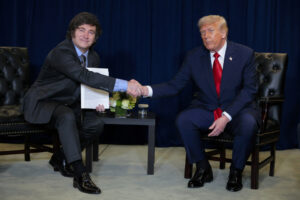 20 mil millones de dólares, el salvavidas de Trump para Milei imagen-2