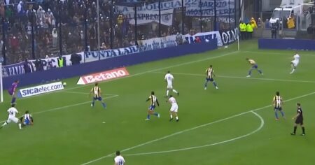 Video: el polémico gol que le anularon a Gimnasia en la derrota ante Rosario Central imagen-16