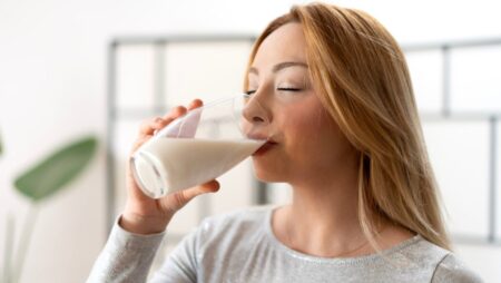 ¿Tomar leche hasta en la adultez? Seis nutricionistas revelan su verdadero valor en tu alimentación imagen-7