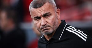 El sorprendente récord que estiró el DT del Qarabag con el triunfazo ante el Benfica y que supera a Simeone imagen-2