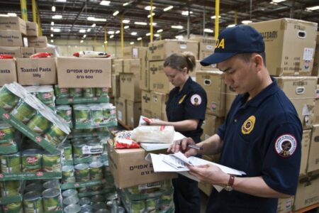 La CBP en Chicago revisó una carga y encontró objetos valorados en millones: “El mayor operativo de la historia” imagen-13