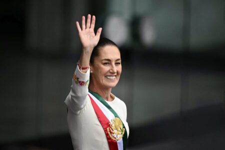 Claudia Sheinbaum cumple un año en el poder en México con un altísimo apoyo pese a los escándalos y los desafíos imagen-9