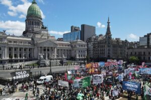 Gremios y partidos opositores se suman a la marcha federal universitaria contra el veto de Milei imagen-3
