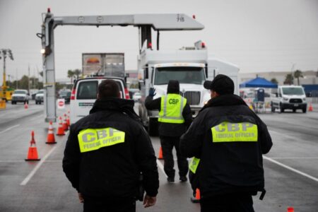 En Texas: intentaban cruzar a EE.UU. con “mango congelado” cuando la CBP descubrió algo inesperado imagen-6