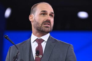 La fiscalía de Brasil acusa al hijo de Bolsonaro por hacer lobby desde Estados Unidos a favor de las sanciones a Brasil imagen-1