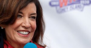 Cómo contactar a Kathy Hochul, la gobernadora de Nueva York: su oficina y redes sociales imagen-1