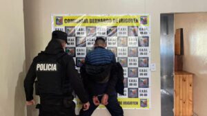 Engañó a un jubilado en un cajero y le robó casi 900 mil pesos imagen-2