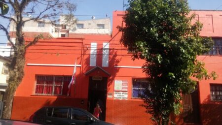 Grave incidente en escuela: madre policía enfrentó a docente a los gritos frente a alumnos imagen-8