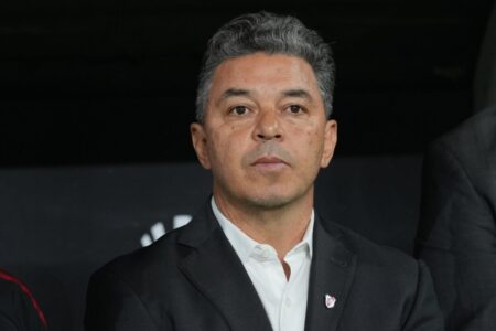 Gallardo solo rinde cuentas a sí mismo: el rey Sol en un River al que le caen chaparrones imagen-24