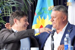 El abrazo entre Tapia y Kicillof en La Plata, una foto simbólica de un día especial imagen-4