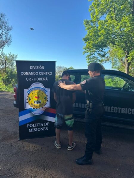 Los vecinos lo vieron sustraer ropa de un local, logró huir pero un comando policial lo detuvo imagen-66