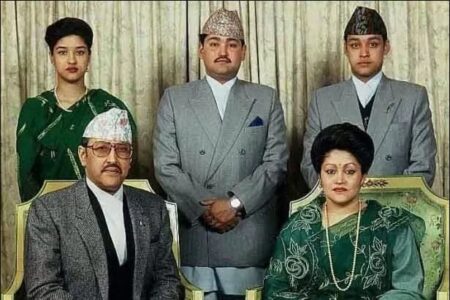 “¿Qué hiciste?“. La noche de furia del príncipe Dipendra y la masacre que cambió la historia de Nepal imagen-12