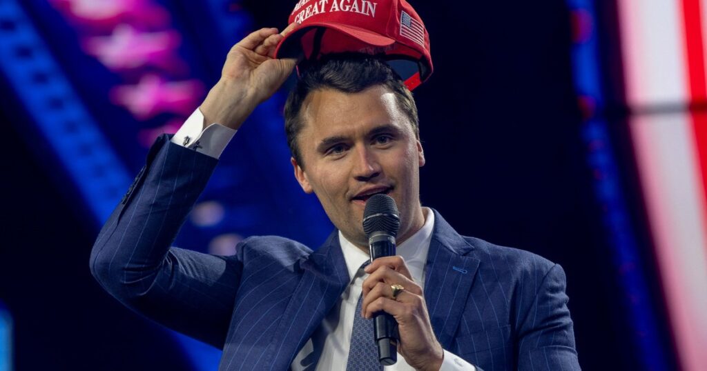 De "The Charlie Kirk Show" a “The MAGA Doctrine”: cuáles son los podcasts y libros del activista asesinado que encabezan los ránkings de venta imagen-5