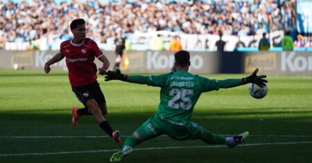 Video: los dos contraataques que perdió Independiente en el final del clásico imagen-14