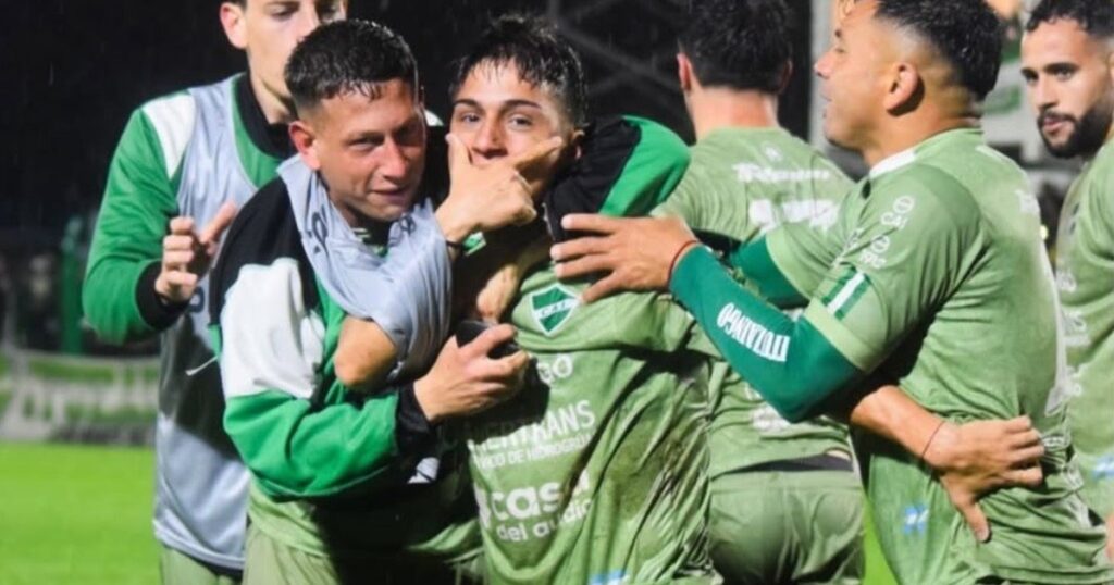 Video: la lluvia, clave en el triunfo agónico de Ituzaingó en la final de la C imagen-4