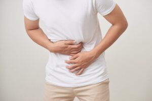 5 ejercicios para liberar los gases intestinales acumulados que pueden causar malestar abdominal imagen-2