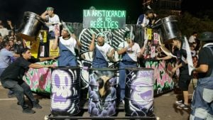 El histórico Martín de Moussy desfiló con un show imponente en la primera noche de calle de la Estudiantina posadeña 2025 imagen-6