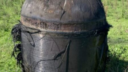 Misterio en Chaco: hallan un extraño objeto metálico y vecinos creen que cayó del cielo imagen-6