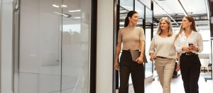 Es tendencia global el liderazgo femenino en las finanzas: un 44,6% de las empresas del mercado tienen una mujer al frente de la dirección del puesto   imagen-1
