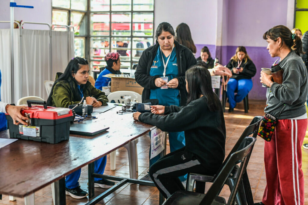 El operativo “¿En qué te puedo ayudar?” llevó servicios de salud y asesoría en trámites a familias de Garupá imagen-4