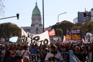 Sesión en Diputados contra los vetos de Milei, en vivo: últimas noticias imagen-1