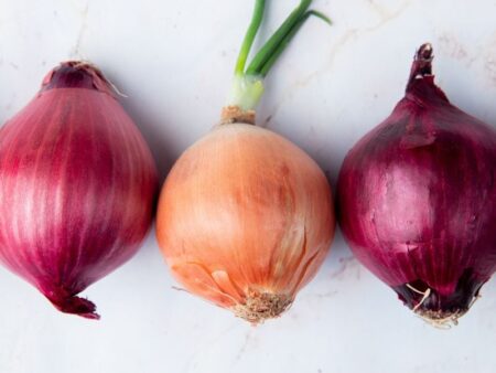 La diferencia que existe entre las cebollas blancas y las moradas imagen-8