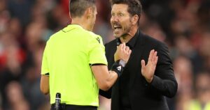 La UEFA abrió un expediente al Cholo Simeone por su cruce con un hincha del Liverpool imagen-3