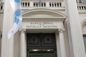 El BCRA vendió US$379 millones de sus reservas para defender el techo de la banda cambiaria imagen-3