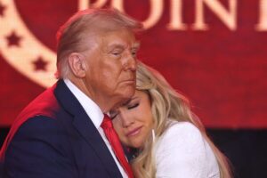 Trump y MAGA despidieron a Kirk en un masivo acto místico con amenazas a sus enemigos imagen-2