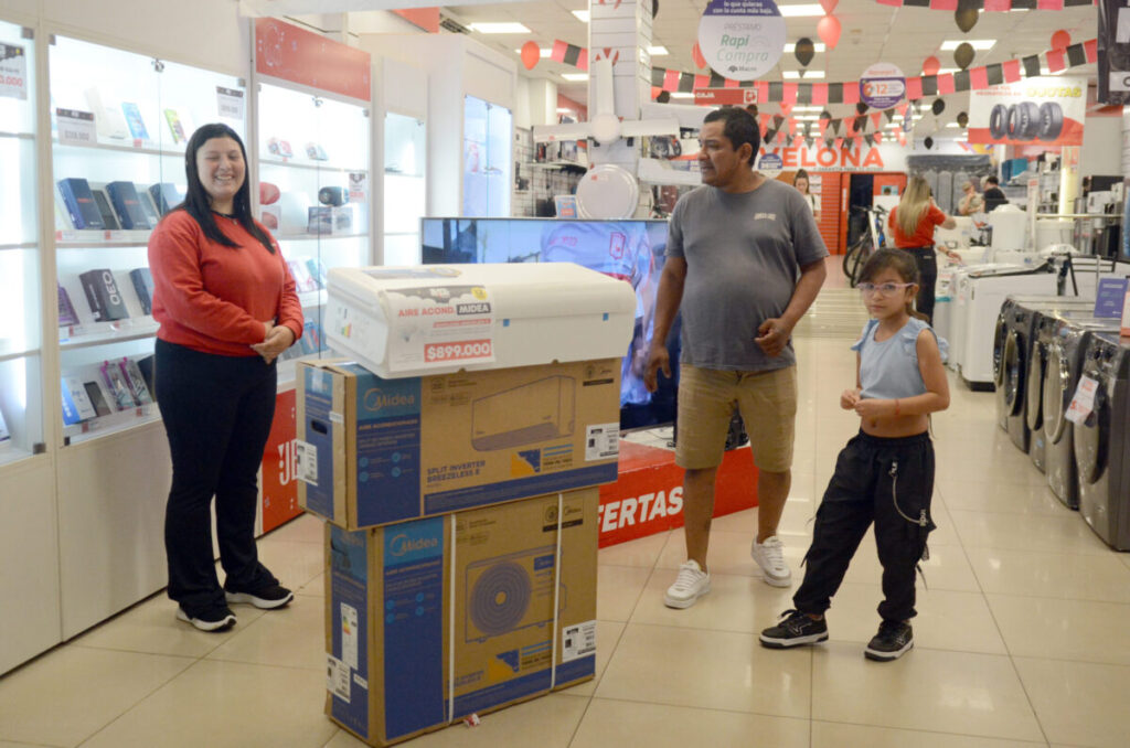Impacto del dólar alto en Paraguay: comerciantes posadeños proyectan un aumento de ventas de electrodomésticos imagen-5