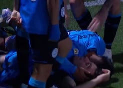 El insólito error del arquero de Newell’s que derivó en gol de Belgrano y el penal que le atajaron a Benedetto imagen-2