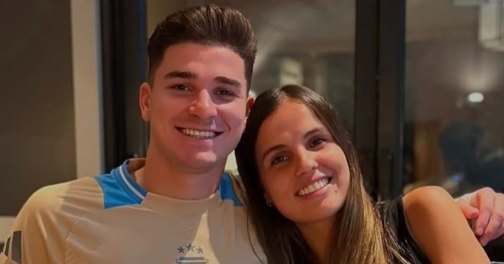 Julián Álvarez confirmó el nombre de su primer hijo con Emilia Ferrero: ¿un guiño a River Plate? imagen-4