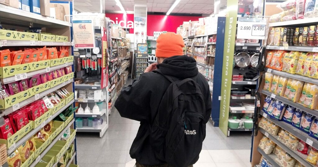 El consumo volvió a bajar en agosto: afecta a kioscos y almacenes, autoservicios, farmacias y mayoristas imagen-5