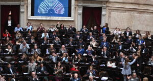 Cómo votaron los diputados el veto de Javier Milei a la ley Garrahan imagen-1