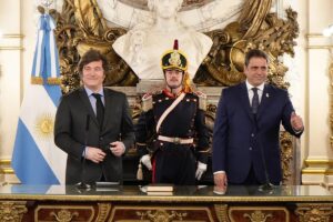 La Casa Rosada busca apoyo de los gobernadores para frenar la ofensiva opositora contra los DNU de Milei imagen-2